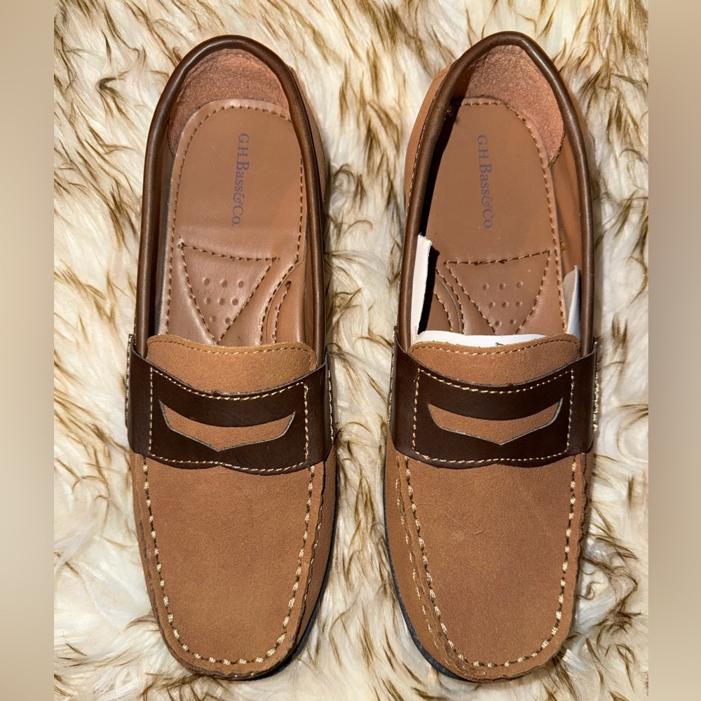 G.H. Bass & Co. Boys Tan and Brown Loafers NWOT